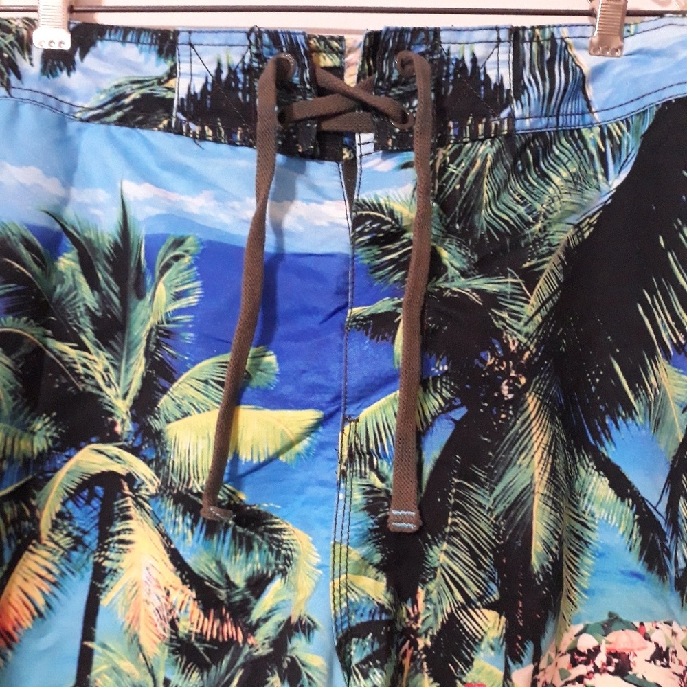 Old navy MENS swim trunks - Picture 6 of 6